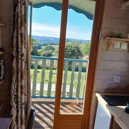 Holiday home Roulotte Du Touton Avec Jacuzzi *